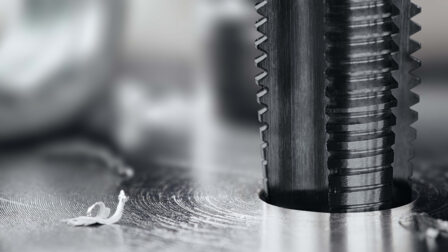 After a lengthy production process, the final stage needs to be reliable. Tests show that BALIQ ANTOS offers homogenous running-in behaviour without torque peaks for tapping in stainless steel. (Image: AdobeStock)