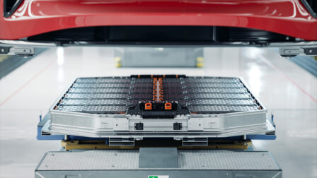 In vielen wichtigen Phasen der Herstellung von Lithium-Ionen-Batterien steigern Werkzeugbeschichtungen Produktivität, Präzision und Wiederholgenauigkeit. Foto: Ivan Milovanov, stock.adobe.com