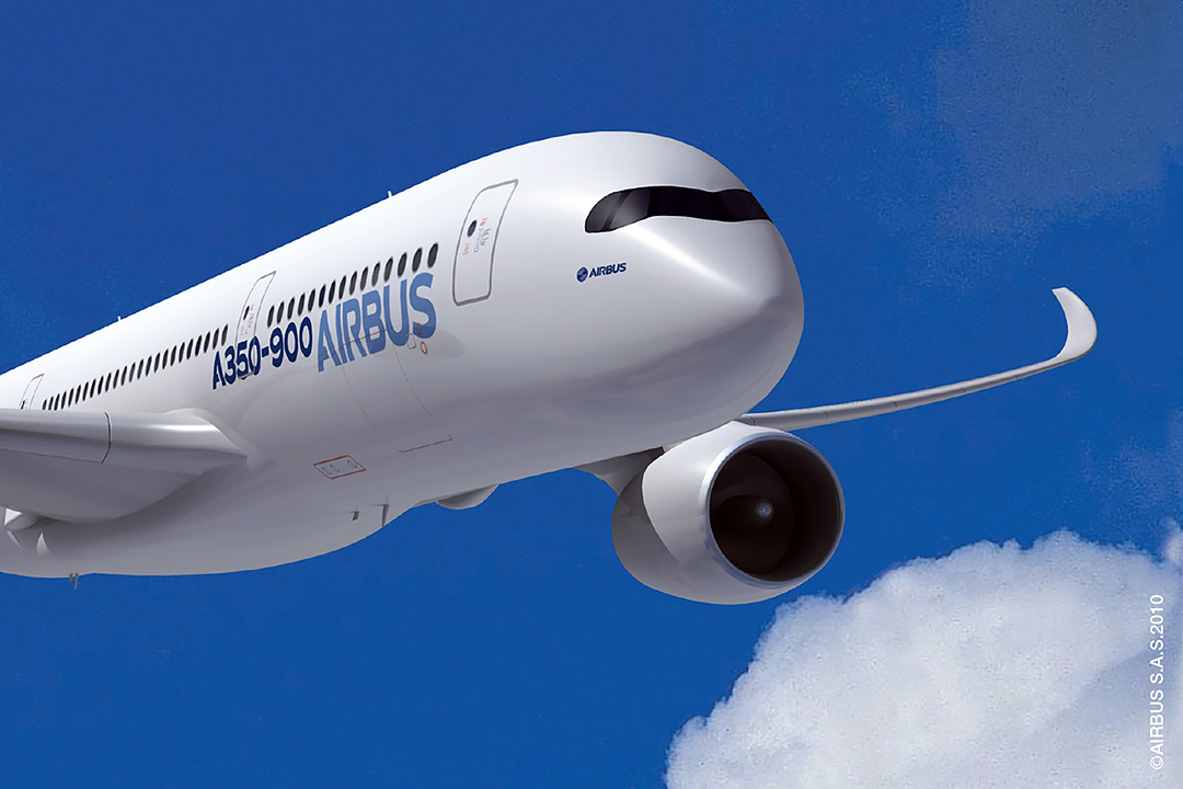 Carbonfaserverstärkte Kunststoffe (CFK) machen Flugzeuge wie etwa den Airbus A350 leichter, stabiler und umweltfreundlicher. / Foto: Airbus S.A.S. 2010