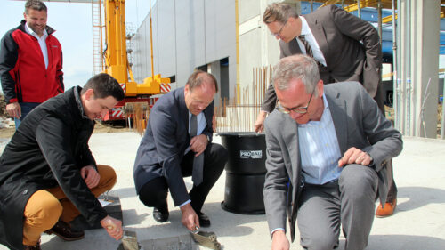 Oerlikon Balzers builds Competence Centre for sustainable metallisation of plastics with a chrome look
